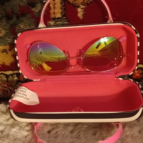 Girl's Tween Sunglasses with Case - Picture 2 of 8